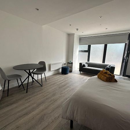Modern Studio Flat Near Highbury & Islington Station Лондон Екстериор снимка