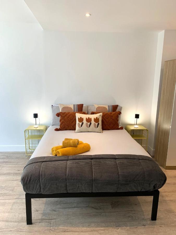 Modern Studio Flat Near Highbury & Islington Station Лондон Екстериор снимка